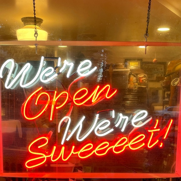 Meet your Posher, Cecilia - Picture 1 of 1